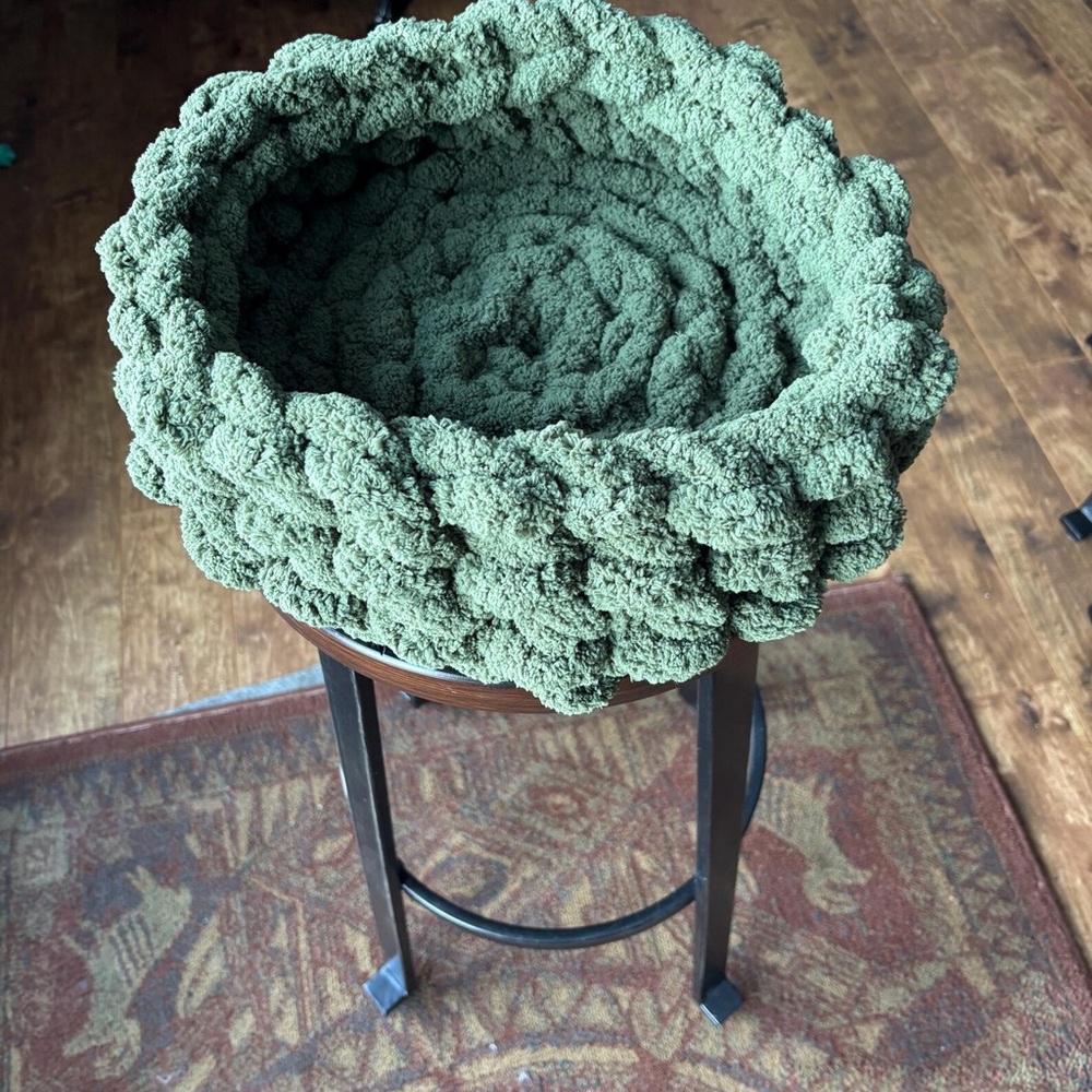 Handmade Pet Bed.  NEW - Picture 2 of 4